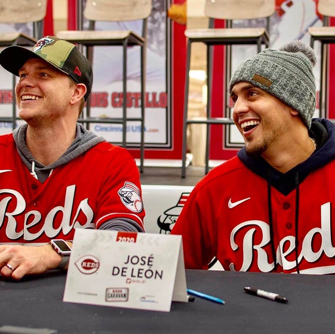 ホセ・デレオンさんのインスタグラム写真 - (ホセ・デレオンInstagram)「Reds Caravan 2020 in the book! Next stop: Goodyear, AZ! #OnAMission」1月19日 6時29分 - jdl__87