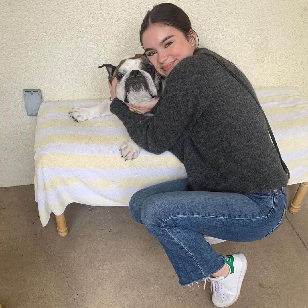 ランドリー・ベンダーさんのインスタグラム写真 - (ランドリー・ベンダーInstagram)「Forced photos forever! 👧🏻🐶」1月19日 7時01分 - landrybender