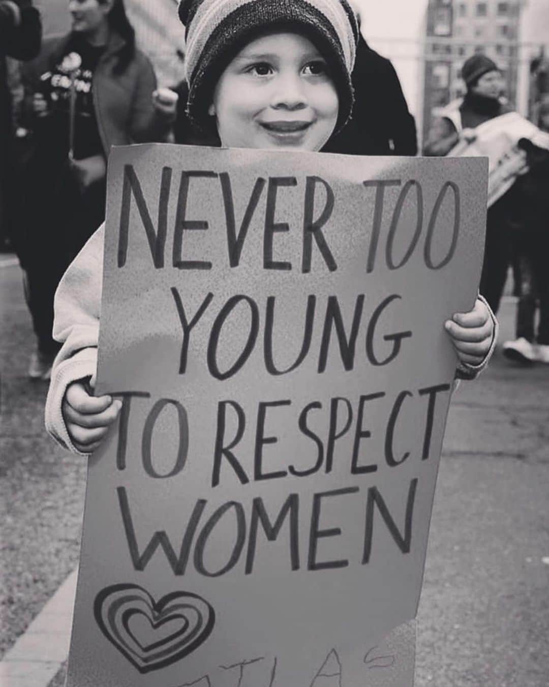 ジェシカ・ビールさんのインスタグラム写真 - (ジェシカ・ビールInstagram)「I’m not out there today, but cheering you all on from afar. So proud 👊🏼💥 @womensmarch  #solidarity」1月19日 7時06分 - jessicabiel