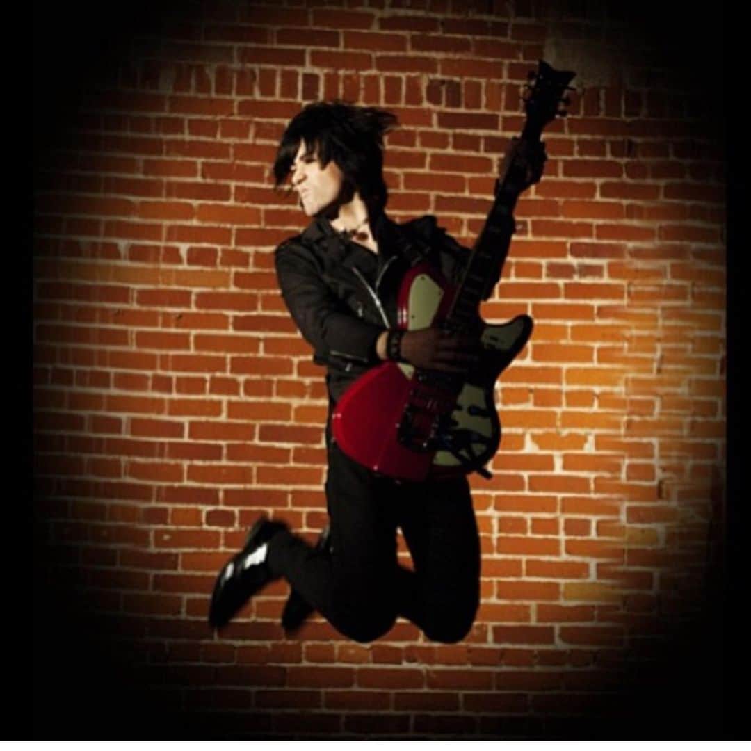 トレ・クールのインスタグラム：「Happy Birthday⚡️ @kevintylerpreston !! Assume the position, it is now time for your spanking. 🦄🎉🎂」
