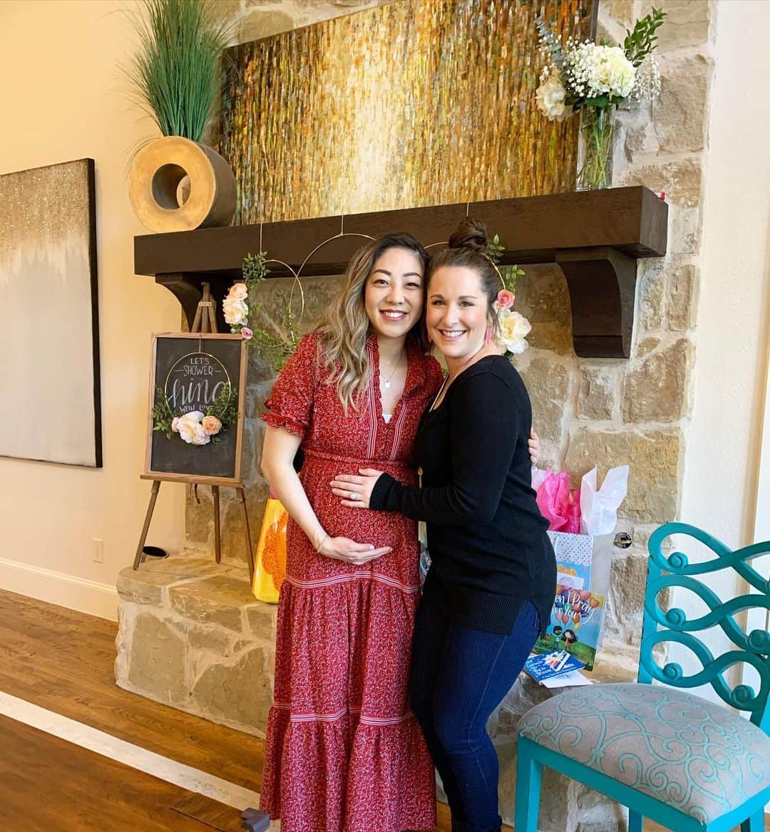 カーリー・パターソンさんのインスタグラム写真 - (カーリー・パターソンInstagram)「What a special morning showering one of our best friends!!!! We love you and your sweet family so much and we can’t wait for baby girl to arrive🥰🤍」1月19日 7時30分 - carlypatterson04