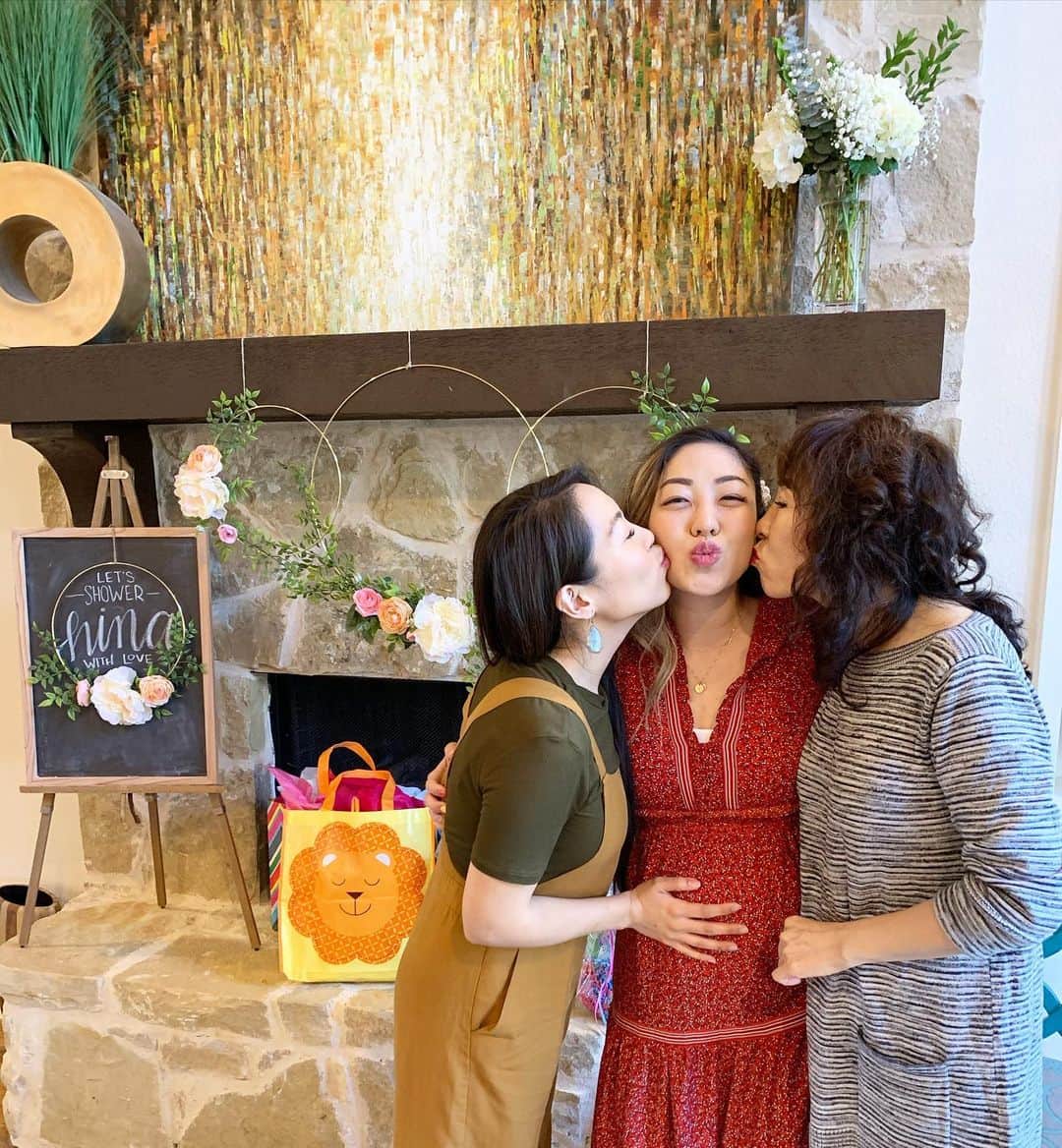 カーリー・パターソンさんのインスタグラム写真 - (カーリー・パターソンInstagram)「What a special morning showering one of our best friends!!!! We love you and your sweet family so much and we can’t wait for baby girl to arrive🥰🤍」1月19日 7時30分 - carlypatterson04