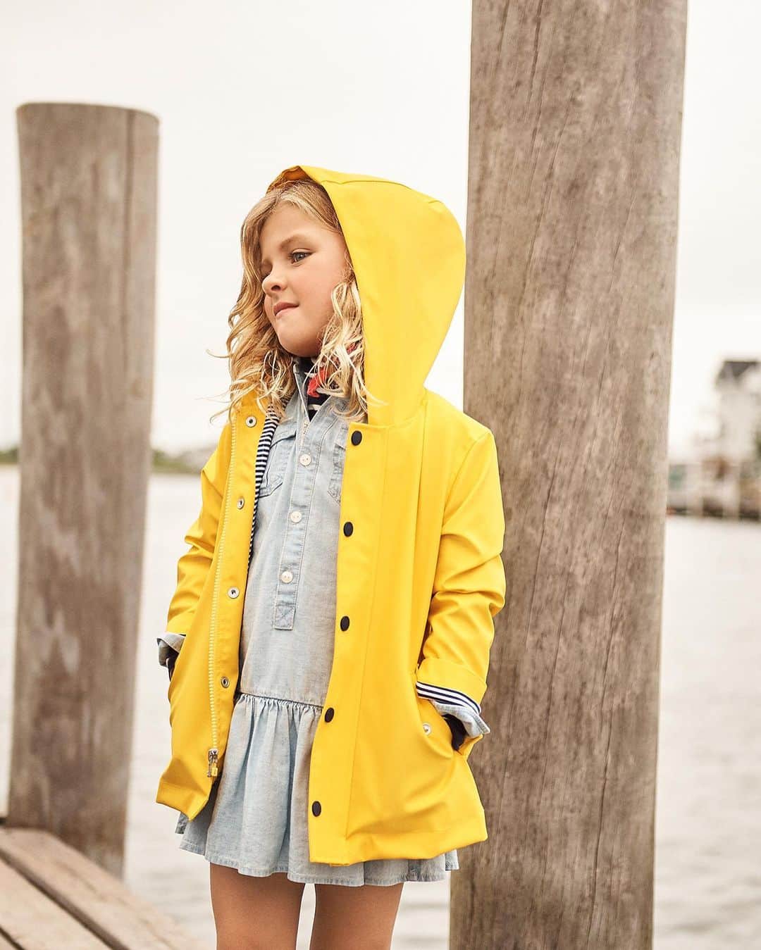 Polo Ralph Laurenさんのインスタグラム写真 - (Polo Ralph LaurenInstagram)「Ready for a rainy day.  An iconic yellow rain slicker adds the perfect pop of color against the misty days beside the shore.  Discover more kids' styles via link in bio.  #PoloRalphLauren #RLKids」1月19日 7時36分 - poloralphlauren