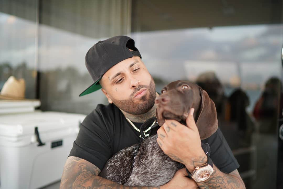 NICKY JAMさんのインスタグラム写真 - (NICKY JAMInstagram)「El amor incondicional 🐕😍」1月19日 7時46分 - nickyjam