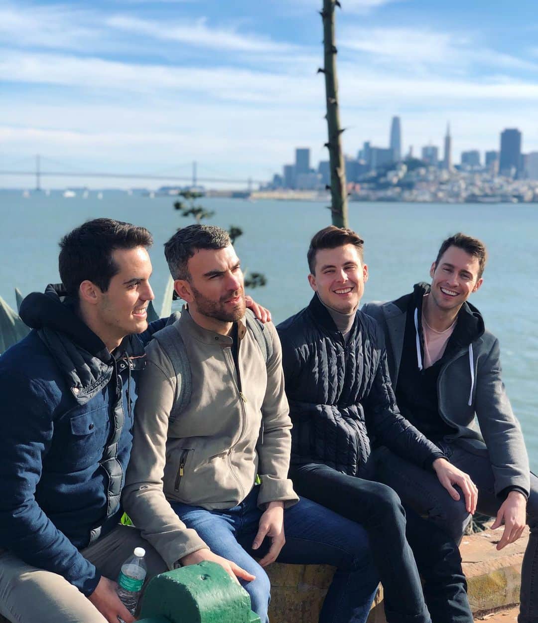 エリック・ラドフォードのインスタグラム：「Like sands through the hourglass... #sf #theboys #daysofourlives #friends #thebest #goodtimes」