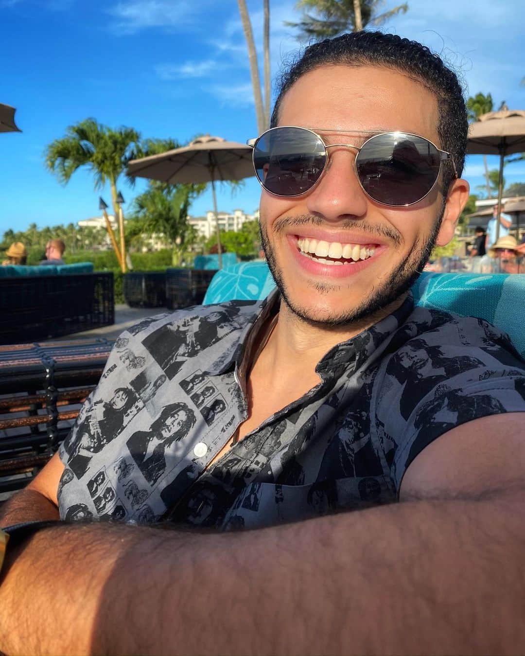 メナ・マスードのインスタグラム：「Don't worry about a thing, 'cause every little thing gonna be all right」