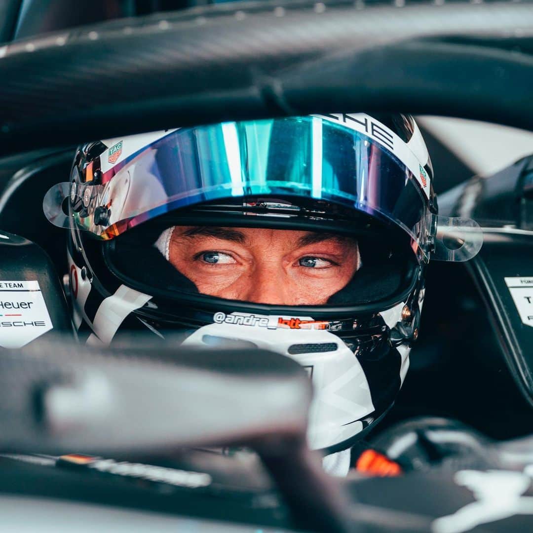 Porscheさんのインスタグラム写真 - (PorscheInstagram)「Motorsport is a bittersweet passion. Sometimes you win, sometimes you learn. And the third race in Santiago definitely adds to the learning curve of the @tagheuerporschefe team. We are looking forward to the next race in Mexico City on 15th February. Follow us to learn more.  #tagheuerporsche #porschemotorsport #abbformulae #teamporsche #santiagoeprix #race #startfromzero」1月19日 7時55分 - porsche