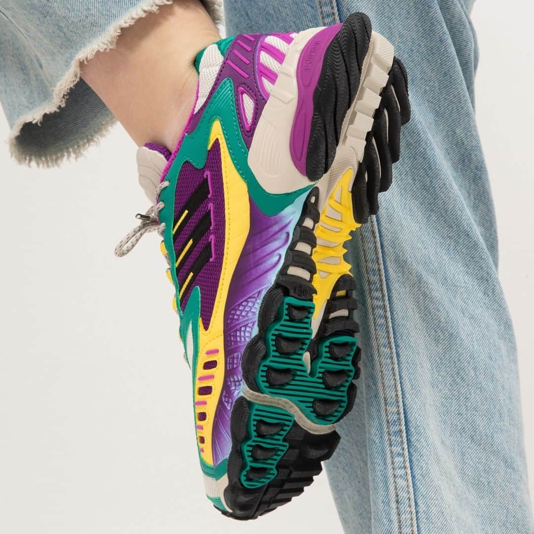 Sneaker Newsさんのインスタグラム写真 - (Sneaker NewsInstagram)「The adidas Torsion TRDC arrives in this hiking-friendly multi-colored mix for women. For a closer look at this seasonal option, tap the link in our bio.」1月19日 8時00分 - sneakernews