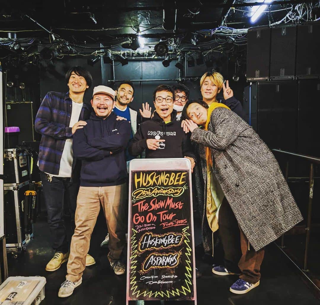 磯部正文のインスタグラム：「''The Show Must Go On" Tour FINAL SERIES 横浜F.A.D 令和2年HUSKING BEEのライブ初め ASPARAGUSと共に良い夜に☆いつもながら素敵な3人の織り成す音 いい年のSTART→→→ 足を運んでくれた皆様ありがとうございました...♪*ﾟ  #asparagus #huskingbee」