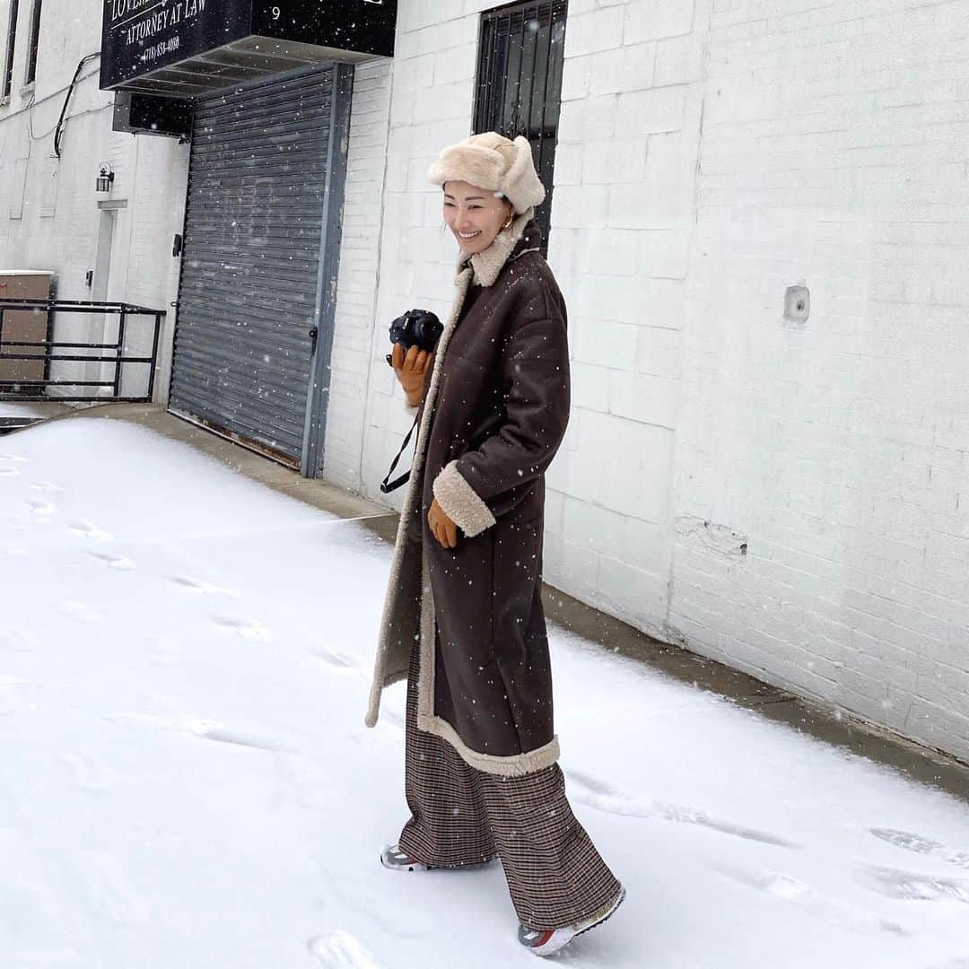 大塚良子のインスタグラム：「Jan.18.2019  29℉/−2℃  it's snowy day! 雪の日は写真日和、 今年は自分の作品も発表したいし頑張ろう。」