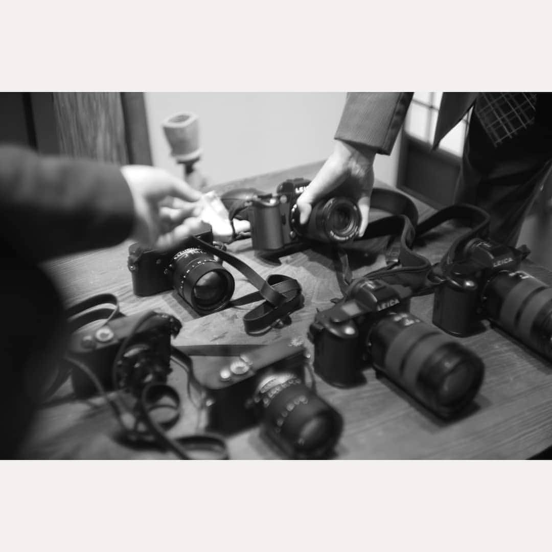 花澄さんのインスタグラム写真 - (花澄Instagram)「と、いうわけで、また京都にいます。 ライカ京都店での新作の発表会に お邪魔してきました♪ 優しい紳士たちの導きで 何から何までしあわせで 素晴らしい日を過ごさせていただきました。 Leica M10モノクロームすてきだったな・・ アポズミクロンも欲しくなった・・ #leica#leicam10p#summarit#summarit50#summarit50mm#oldlens#ライカ#ライカm10p#ズマリット#ズマリット50mm#オールドレンズ#tokyo#japan#oldlens_tokyo#花澄#tokyocameraclub」1月19日 8時26分 - textisan