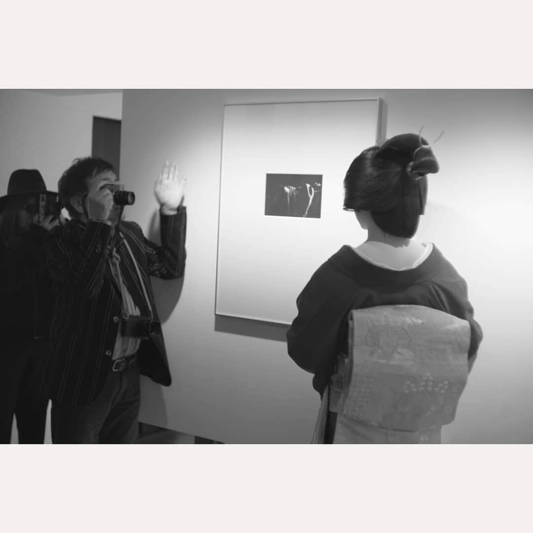 花澄さんのインスタグラム写真 - (花澄Instagram)「と、いうわけで、また京都にいます。 ライカ京都店での新作の発表会に お邪魔してきました♪ 優しい紳士たちの導きで 何から何までしあわせで 素晴らしい日を過ごさせていただきました。 Leica M10モノクロームすてきだったな・・ アポズミクロンも欲しくなった・・ #leica#leicam10p#summarit#summarit50#summarit50mm#oldlens#ライカ#ライカm10p#ズマリット#ズマリット50mm#オールドレンズ#tokyo#japan#oldlens_tokyo#花澄#tokyocameraclub」1月19日 8時26分 - textisan