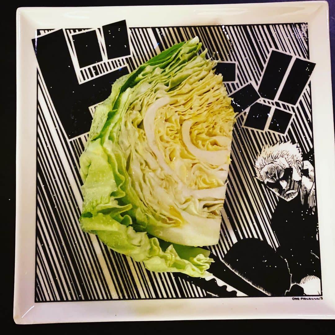 鈴木みのるさんのインスタグラム写真 - (鈴木みのるInstagram)「salad  朝からサラダ作りました。キャベツ切った…ごま油かけた…塩…完成。ドン!!」1月19日 8時34分 - suzuki.d.minoru