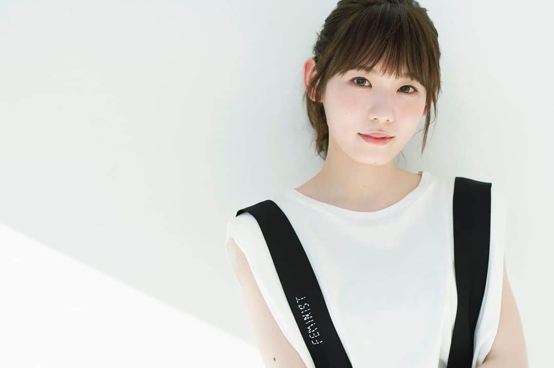 週刊少年マガジンのインスタグラム：「発売中の #マガジン 7号の巻頭グラビアは #欅坂46 の #菅井友香 #小林由依 #原田葵 #尾関梨香 #小池美波 （敬称略） 2020年に向けて駆け出しています！  撮影 / Takeo Dec. スタイリング / 川上舞乃 ヘアメイク / 平松浩幸・新山知佳・mao デザイン / 柳野沙織（ Thir.One inc ） 衣装協力 / HISUI Bernet・RESYURYU KOH’S LICK CURRO・yuumi・ARIA LAYMEE AWABEES」
