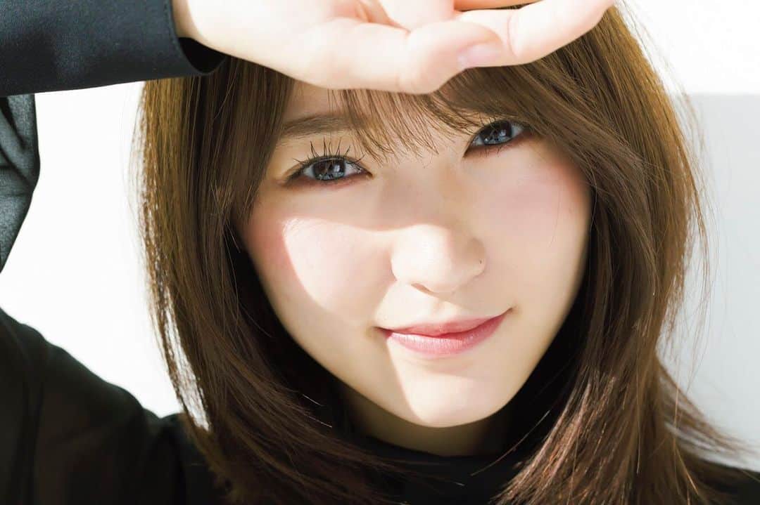 週刊少年マガジンのインスタグラム：「発売中の #マガジン 7号の巻頭グラビアは #欅坂46 の #菅井友香 #小林由依 #原田葵 #尾関梨香 #小池美波 （敬称略） 2020年に向けて駆け出しています！  撮影 / Takeo Dec. スタイリング / 川上舞乃 ヘアメイク / 平松浩幸・新山知佳・mao デザイン / 柳野沙織（ Thir.One inc ） 衣装協力 / HISUI Bernet・RESYURYU KOH’S LICK CURRO・yuumi・ARIA LAYMEE AWABEES」