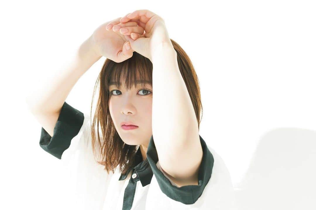 週刊少年マガジンのインスタグラム：「発売中の #マガジン 7号の巻頭グラビアは #欅坂46 の #菅井友香 #小林由依 #原田葵 #尾関梨香 #小池美波 （敬称略） 2020年に向けて駆け出しています！  撮影 / Takeo Dec. スタイリング / 川上舞乃 ヘアメイク / 平松浩幸・新山知佳・mao デザイン / 柳野沙織（ Thir.One inc ） 衣装協力 / HISUI Bernet・RESYURYU KOH’S LICK CURRO・yuumi・ARIA LAYMEE AWABEES」