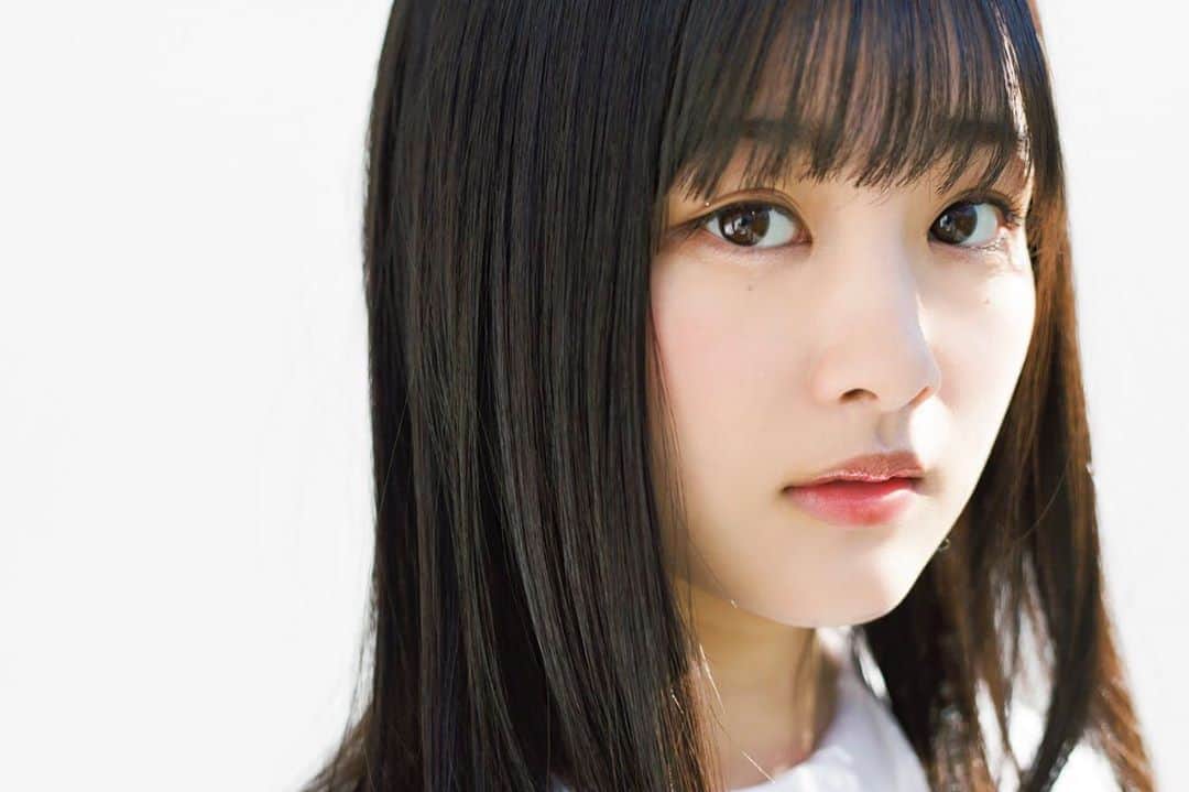 週刊少年マガジンのインスタグラム：「発売中の #マガジン 7号の巻頭グラビアは #欅坂46 の #菅井友香 #小林由依 #原田葵 #尾関梨香 #小池美波 （敬称略） 2020年に向けて駆け出しています！  撮影 / Takeo Dec. スタイリング / 川上舞乃 ヘアメイク / 平松浩幸・新山知佳・mao デザイン / 柳野沙織（ Thir.One inc ） 衣装協力 / HISUI Bernet・RESYURYU KOH’S LICK CURRO・yuumi・ARIA LAYMEE AWABEES」