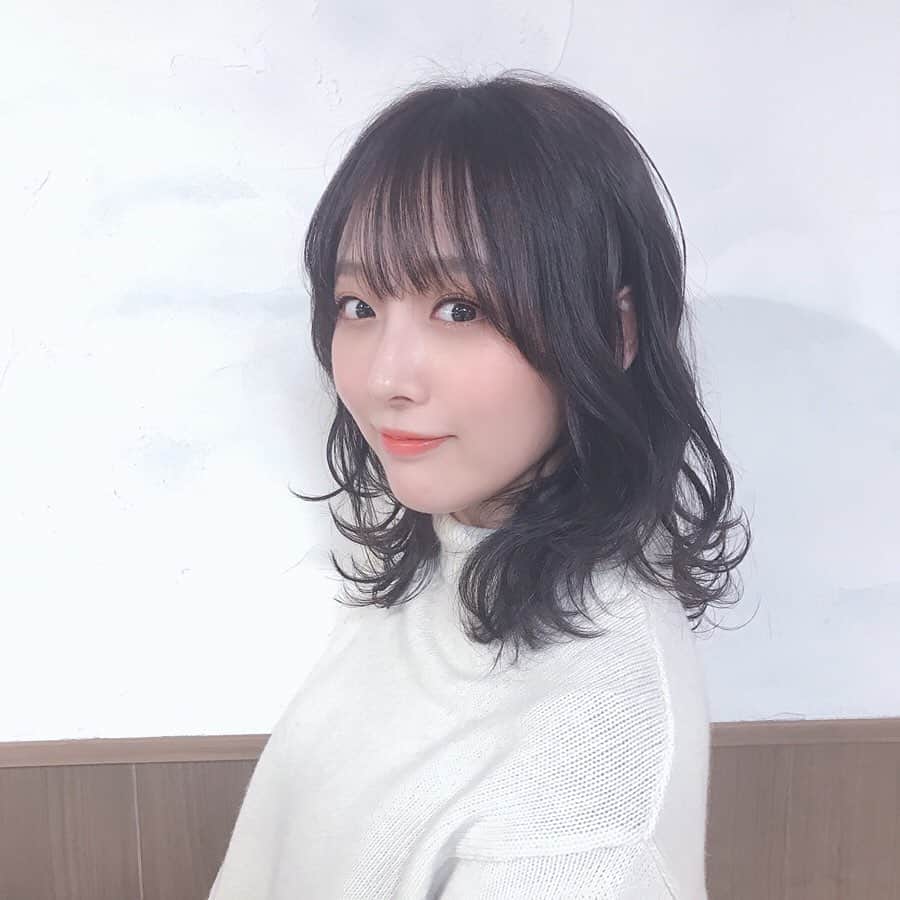 のインスタグラム：「今日はTDC🕺🕺 鎌田さんが手を振ったら、一緒にフリフリしてほしい…な……なんて🤗 名前もいっぱい呼んでくださーい  昨日髪も整えてもらって気合バッチリです👍 髪色も髪型もやってみたかったことを全部きれいに詰め込んでもらえました  さぁ、リハーサル行ってきます💨  #gm #newhair #littlesalt #ashcolor #lavender #ウルフカット風」