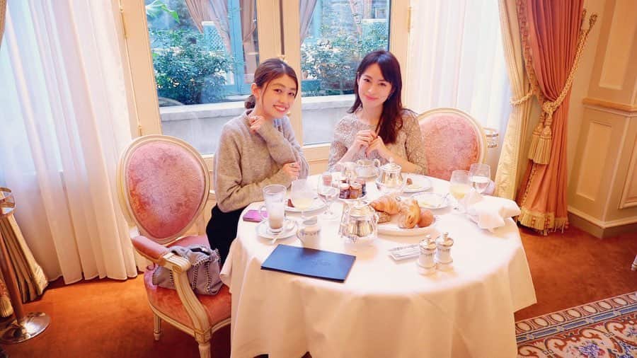 木野園子のインスタグラム：「Hotel Ritz Parisで静香ちゃん @shizucat と素敵な朝食💠💠💠の写真を眺めながら千葉に向かう🌞昨日？一昨日くらいから急に寒い☃️けど良いお天気🌈  #france #paris #HotelRitzparis #Ritz #goodmorning #breakfast #フランス #パリ #ホテルリッツパリ #リッツ #おはよう #朝食」
