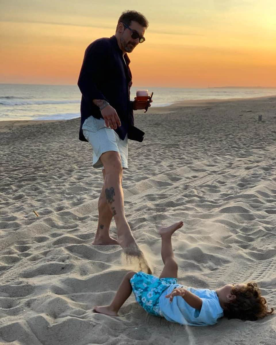 エセキエル・ラベッシさんのインスタグラム写真 - (エセキエル・ラベッシInstagram)「Jugando con Danilo y de fondo un atardecer mágico .」1月19日 8時57分 - pocho22lavezzi