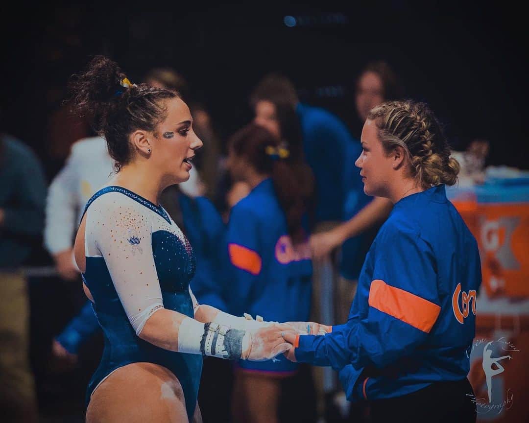 Jazmyn Fobergのインスタグラム：「Enjoying these last few pep talks with you ❤️🐊」