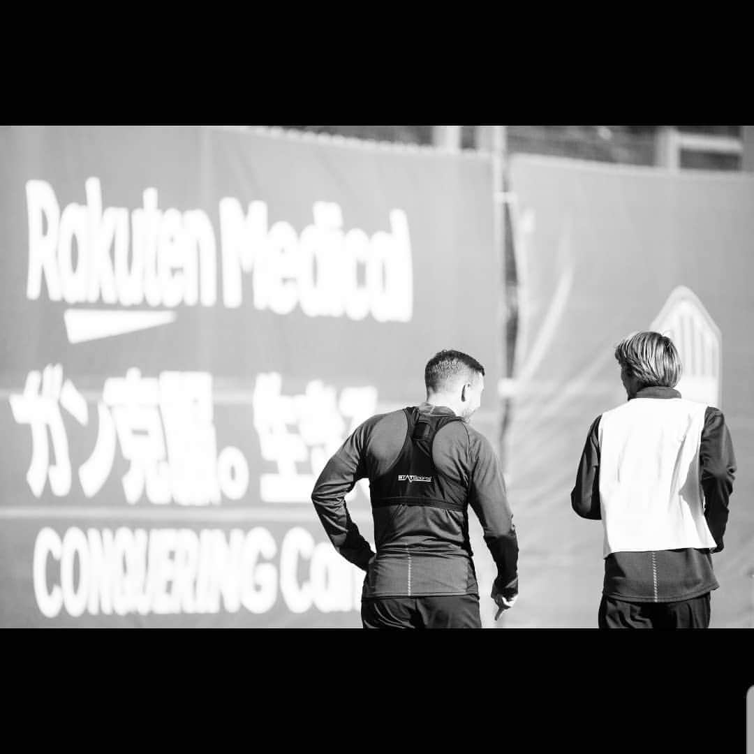 橋本和のインスタグラム：「すべてにおいて学ぶ所だらけ…  ゲルマン魂！  少しでもほしいくらいの気持ちの強さ。  ありがとうmy best friend！  お互いまだまだ頑張りましょう～  #poldi #LP10 #danke  #goodluck  #新天地 #気になる #まだまだ頑張ります #wataru2」