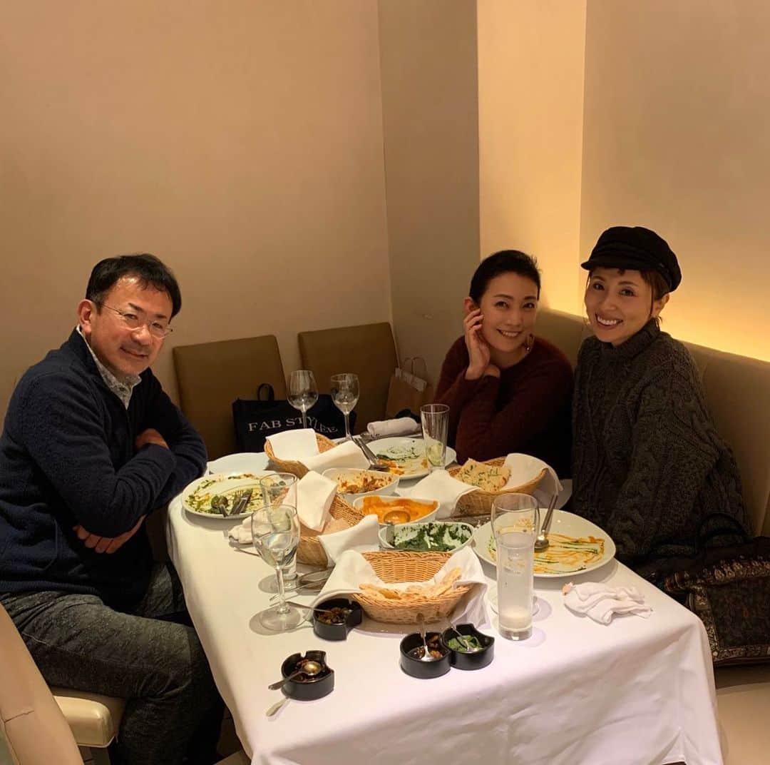 田中美里のインスタグラム：「その後は京子ちゃんとも共演していた映画「能登の花ヨメ」の白羽監督と合流してインド料理へ。 どれもとっても美味しかった！  #インド料理 #カレー #curry #美味しい #楊原京子  ちゃん #白羽弥仁監督」