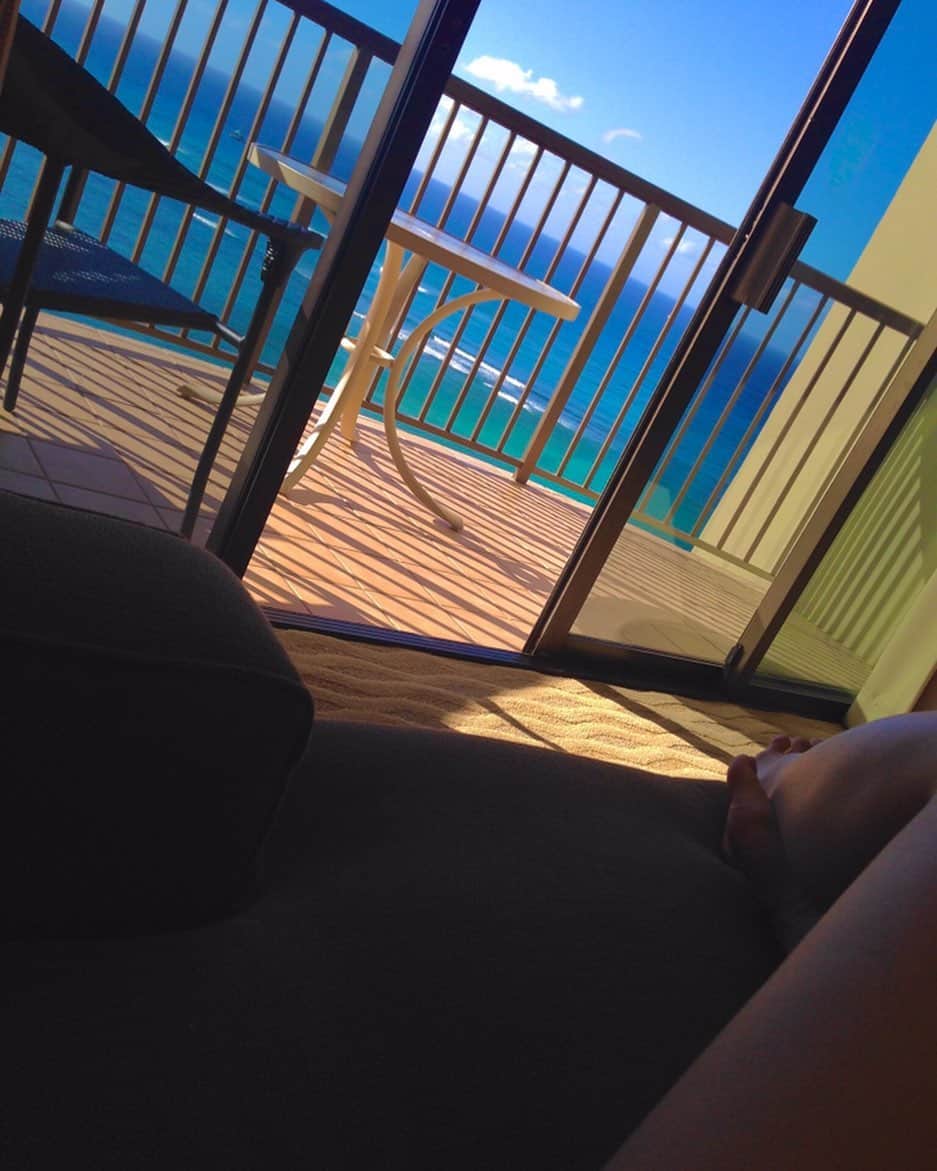 吉山りささんのインスタグラム写真 - (吉山りさInstagram)「Good morning☀️🌱☺️✨💕 毎日 目の前が海だったら 毎朝 1人で笑って起きるんだろーな😍💗 #海 #愛してる #love #sea #ocean #beach #空 #sky #view #旅 #travel #legs #happy #model #japanesemodel #instagood #instalike #freemodel #freelancemodel #フリーモデル #モデル #写真 #morning #oceanview #business #足 写り😂 #wave #resort #癒し #photo」1月19日 9時16分 - oreorerisa