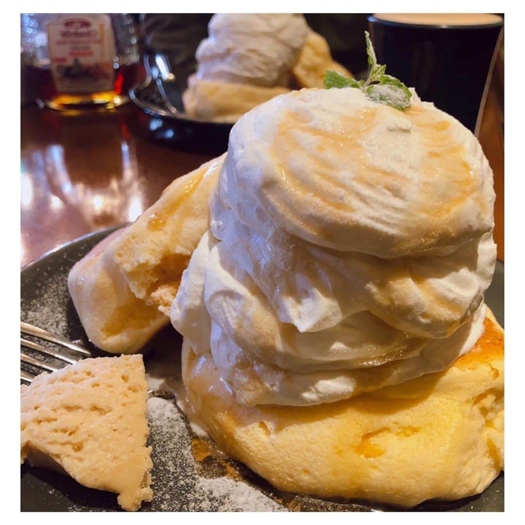 山田優依さんのインスタグラム写真 - (山田優依Instagram)「Espresso D Works☕️ . シーズナルもオリジナルも、 やっぱりここのパンケーキ好き❤️ . 定期的にくるパンケーキ欲🥞🥞🥞 . #japn #tokyo #ebisu #EspressoDWorks #pancake #foodtraveller」1月19日 9時35分 - yui_gourmetwalker