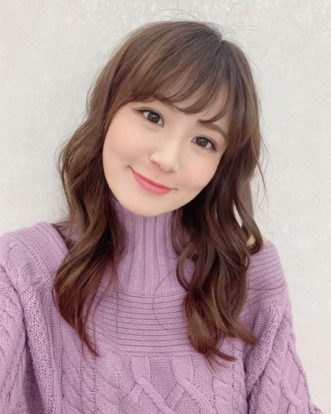 那津あやこのインスタグラム：「美容院でトリートメント後に、﻿ ウェーブヘアにセットしてもらったよ😆💕﻿ ﻿ ﻿ 自分でやるとトップや後ろが巻きにくい…🥺💦﻿ 早く上手になりたいなぁ…😭✨﻿ ﻿ ﻿ いつもありがとうございます😉❤️﻿ ﻿ ﻿ ﻿ #那津あやこ #あやや #rq #racequeen #レースクイーン #モデル #タレント #女子アナ #恵比寿 #﻿美容院 #ヘアアレンジ #ヘアスタイル #ミディアムヘア #ウェーブヘア #トリートメント #tokio #トキオトリートメント #ヘアモデル #beauty #hair #style #treatment #model #talent #撮影 #japan #japanesegirl #instagram #photography #followme」