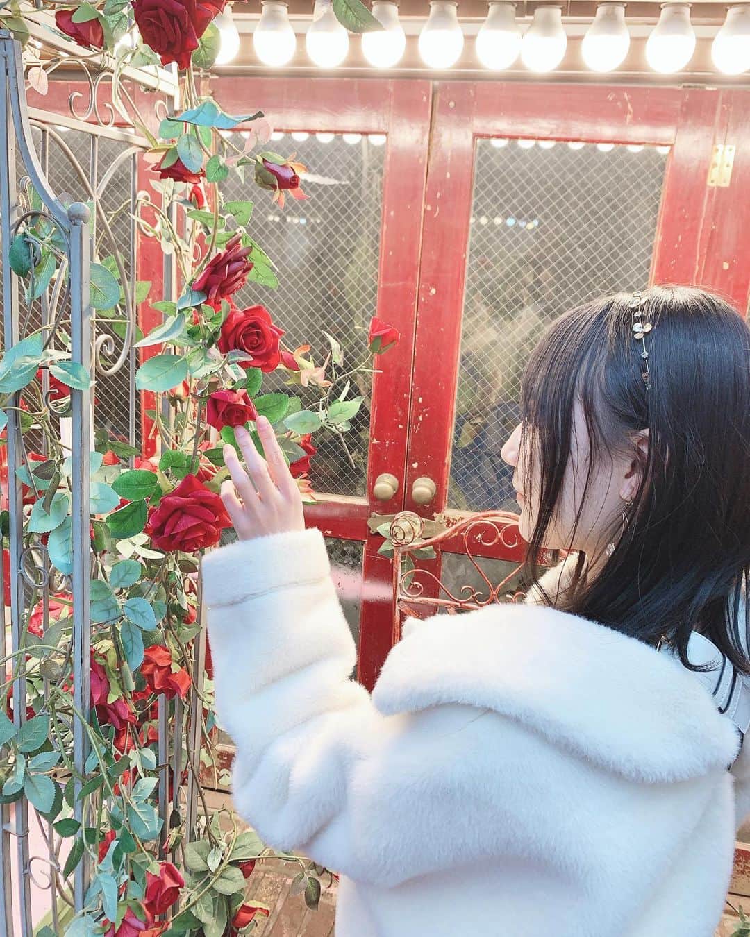 白井琴望さんのインスタグラム写真 - (白井琴望Instagram)「. 🥀. . #instagood #followｍe #ootd #flower #cafe  #marcjacobs」1月19日 20時33分 - _shirai_kotono