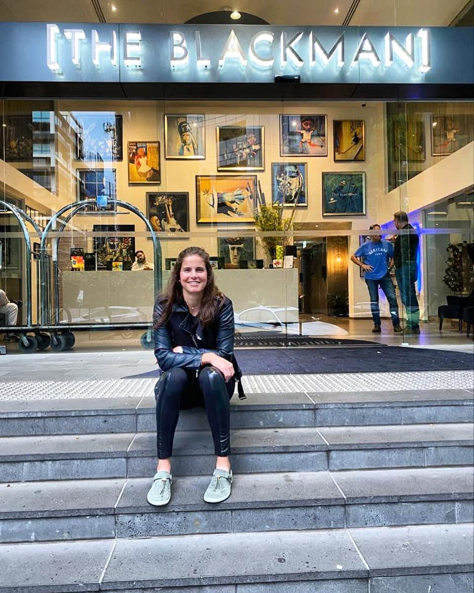 ユリア・ゲルゲスさんのインスタグラム写真 - (ユリア・ゲルゲスInstagram)「Relaxing evening before the Australian Open kicks off tomorrow 🎾 The Blackman Hotel - giving me perfect preparation for the tournament, great spot to stay in Melbourne 😀💪🏼 @artserieshotels #artserieshotels #teamjule #australianopen」1月19日 18時59分 - julia.goerges