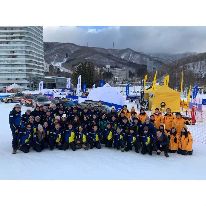 井澤エイミーのインスタグラム：「こんなにも最高なメンバーが揃ってるんだもん(ﾟ∀ﾟ)7年も続くわけさー♬  だって、ただ単に楽しいんだもーーーん！！！！ #苗場 #ゲレンデタクシー #スバル　#SUBARU #gelandetaxi #ゲレタク」