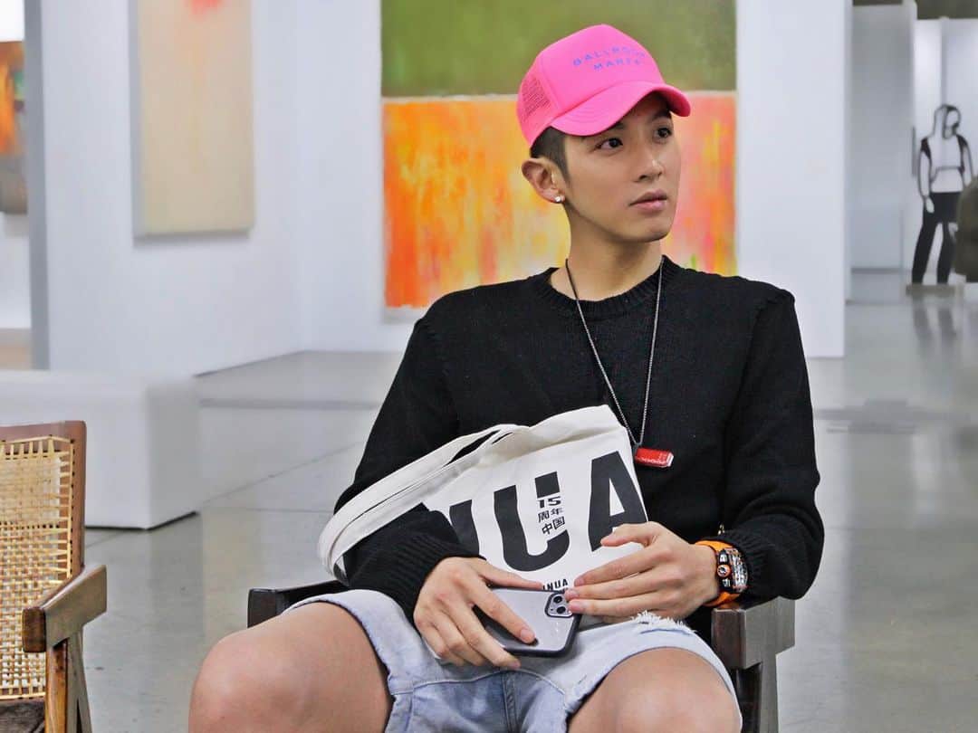柯震東のインスタグラム：「這是一個戴著粉紅色帽子的男孩💗💗💗💗」