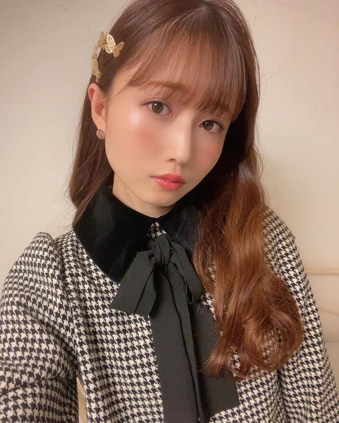 増澤璃凜子さんのインスタグラム写真 - (増澤璃凜子Instagram)「突然の自撮り供養🤳👼🤍 . と！ 最近とある撮影の為にありとあらゆる ボディーケアをしていまして、、！ . @moalaniwax_tokyo さんにお世話になりました🧚‍♀️🧚‍♀️ . 痛いのかな？と思いましたが 軟骨ピアスあける方が絶対痛いっしょ！と思って 施術して頂いたら本当に比にならないくらい 痛くなかったです😂😂 初めて来たのですが、説明もすごく丁寧に して頂いて安心して受けられました！！ ありがとうございました🙏💭✨ #moalaniwax #モアラニワックス#脱毛 #原宿」1月19日 19時25分 - ririkomasuzawa