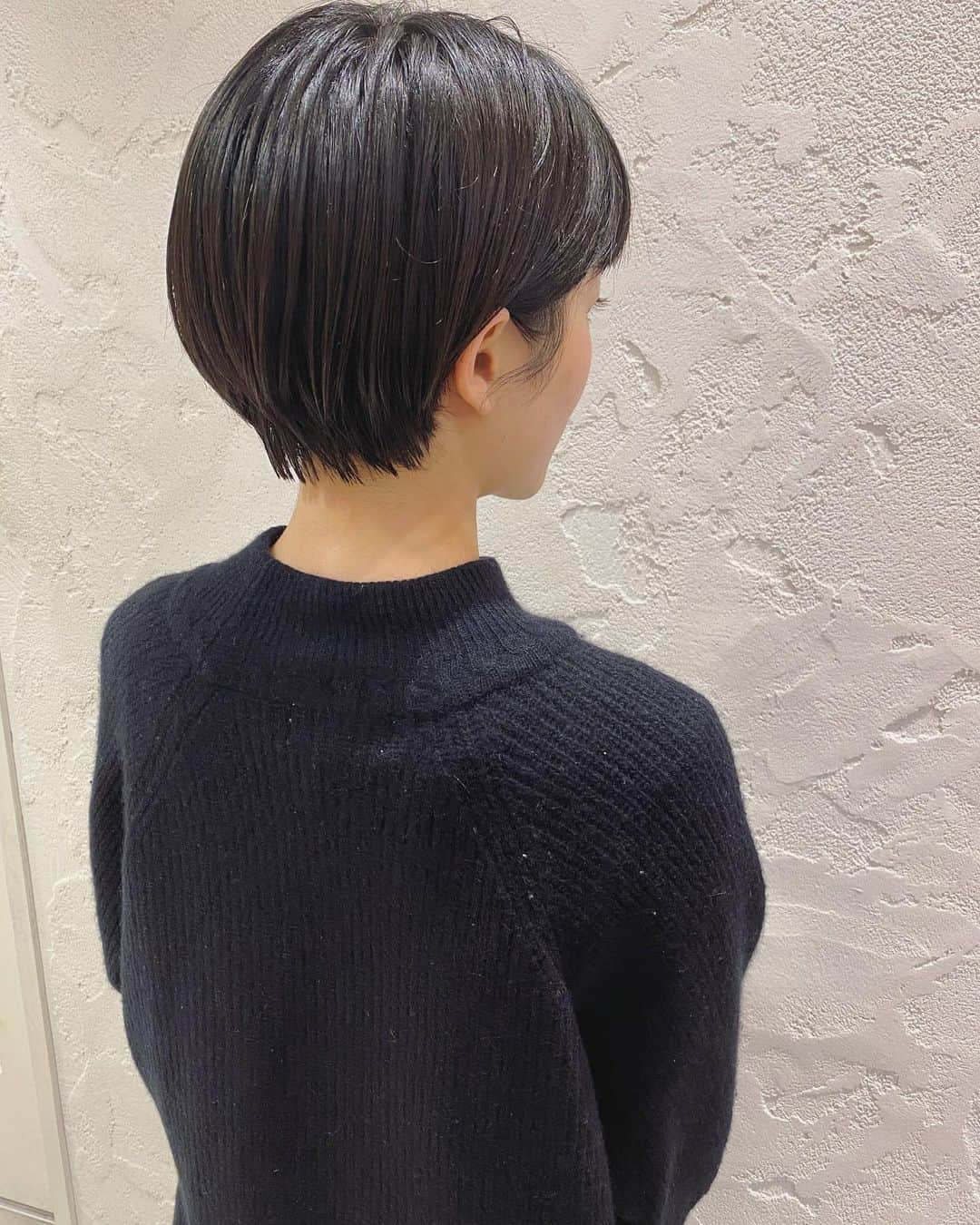 金子真由美さんのインスタグラム写真 - (金子真由美Instagram)「* short hair 🧡 * 黒髪ショートスキ🧡 * #ヘアカット #ショートヘア #ショートボブ」1月19日 19時30分 - kanekomayumi12