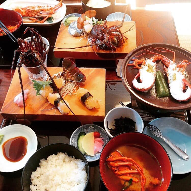 吉田万葉のインスタグラム：「この前 初めて伊勢海老食べた〜( ´ڡ`* )すき  #伊勢海老 #伊勢エビ #牡蠣 #jk #jk1 #girl #Instagram」
