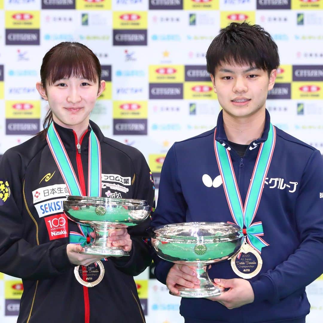 のインスタグラム：「卓球の全日本選手権女子シングルスは、早田ひな選手が決勝で石川佳純選手を4-1で下し初優勝。女子ダブルスとの二冠を達成🎉🎉🏆 男子シングルスは宇田幸矢選手が張本智和選手を4-3で破り初制覇しました。👏👏🙌（写真：アフロスポーツ） . 🏓Table Tennis All Japan Championships 2020🏓 [Men's Singles] 🥇宇田幸矢/Yukiya Uda . [Women's Singles] 🥇早田ひな/Hina Hayata . #卓球 #tabletennis #宇田幸矢 #YukiyaUda #早田ひな #HinaHayata #teamnippon #japaneseolympiccommittee #がんばれニッポン #全員団結 . 📸AFLOSPORT」