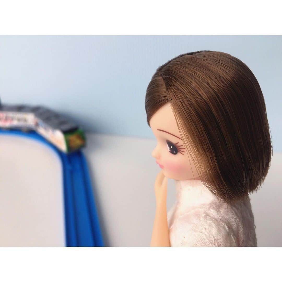 リカちゃんさんのインスタグラム写真 - (リカちゃんInstagram)「Something is approaching me ・・・？！ あれ、なにかくる。。。？！ #大河 #リカちゃん #fashion #ootd #hairstyle #licca #liccadoll #japanesedoll #japan #girl #instadaily #instagood #instagramjapan #instagram」1月19日 20時07分 - bonjour_licca