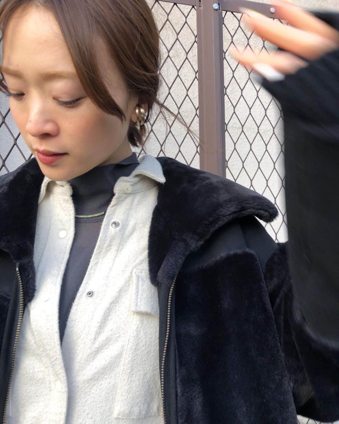 野尻美穂のインスタグラム：「ちょっとづつ新しいアイテムを取り入れて気持ちアゲ。 寒くて鼻が赤いです🤭 #年明けると冬物が飽きてくる」
