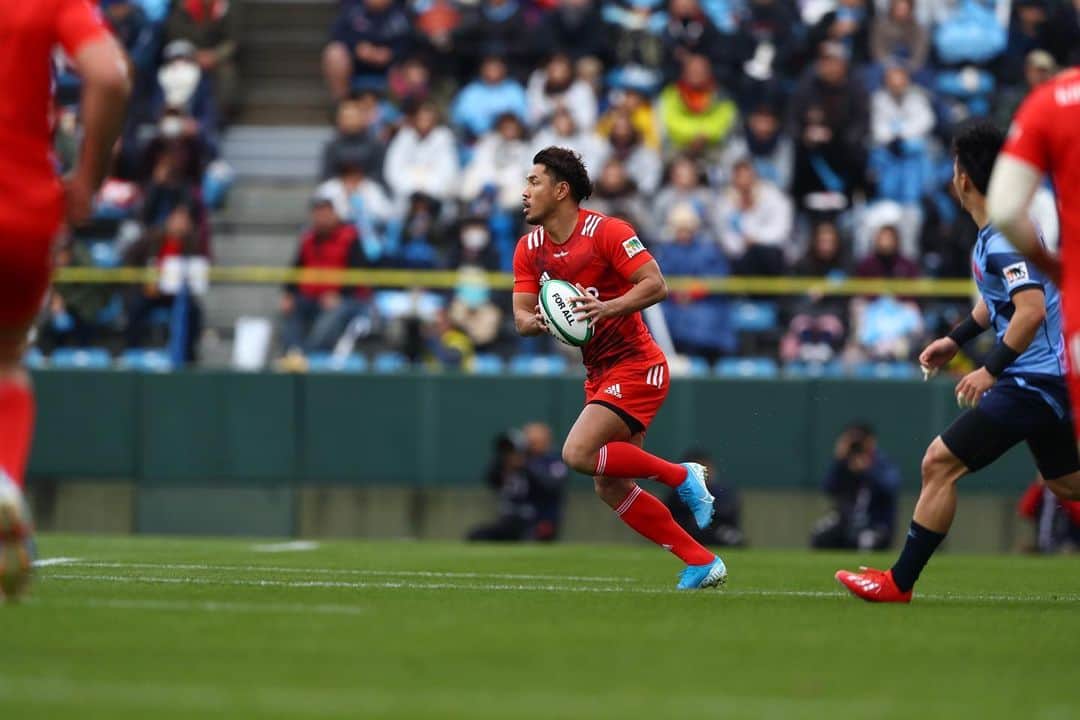 山中亮平のインスタグラム：「vsヤマハ 36-24で勝ち👌 次に向けてまた準備します！ 天気が悪い中会場に来てくださった皆さんありがとうございました！！ #kobelcosteelers  #vsヤマハ #勝ち #次に向けていい準備します #応援ありがとうございました」