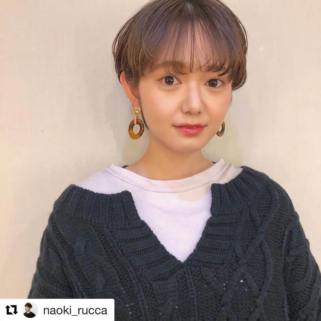 THROW 【スロウ】さんのインスタグラム写真 - (THROW 【スロウ】Instagram)「#Repost @naoki_rucca with @get_repost ・・・ ワンカール軽く通すだけでナチュラルな#ショートカット に🐯 @__02mi.__  バッサリいかせて頂きありがとうございます😁 #バッサリカット#ナチュラルショート#ハンサムショート#ベージュカラー #髪質改善#髪質改善心斎橋#髪質改善トリートメント#ハイトーンカラー#ブリーチカラー#心斎橋#南船場#美容院#マツコ会議#透明感#美髪#艶髪#THROWカラー#スロウカラー#撮影モデル募集中 #ふてこ#ふてこ割#tiktok#インフルエンサー#インスタグラマー#ハイトーン#透け感カラー#簡単ヘアアレンジ」1月19日 20時23分 - throwcolor