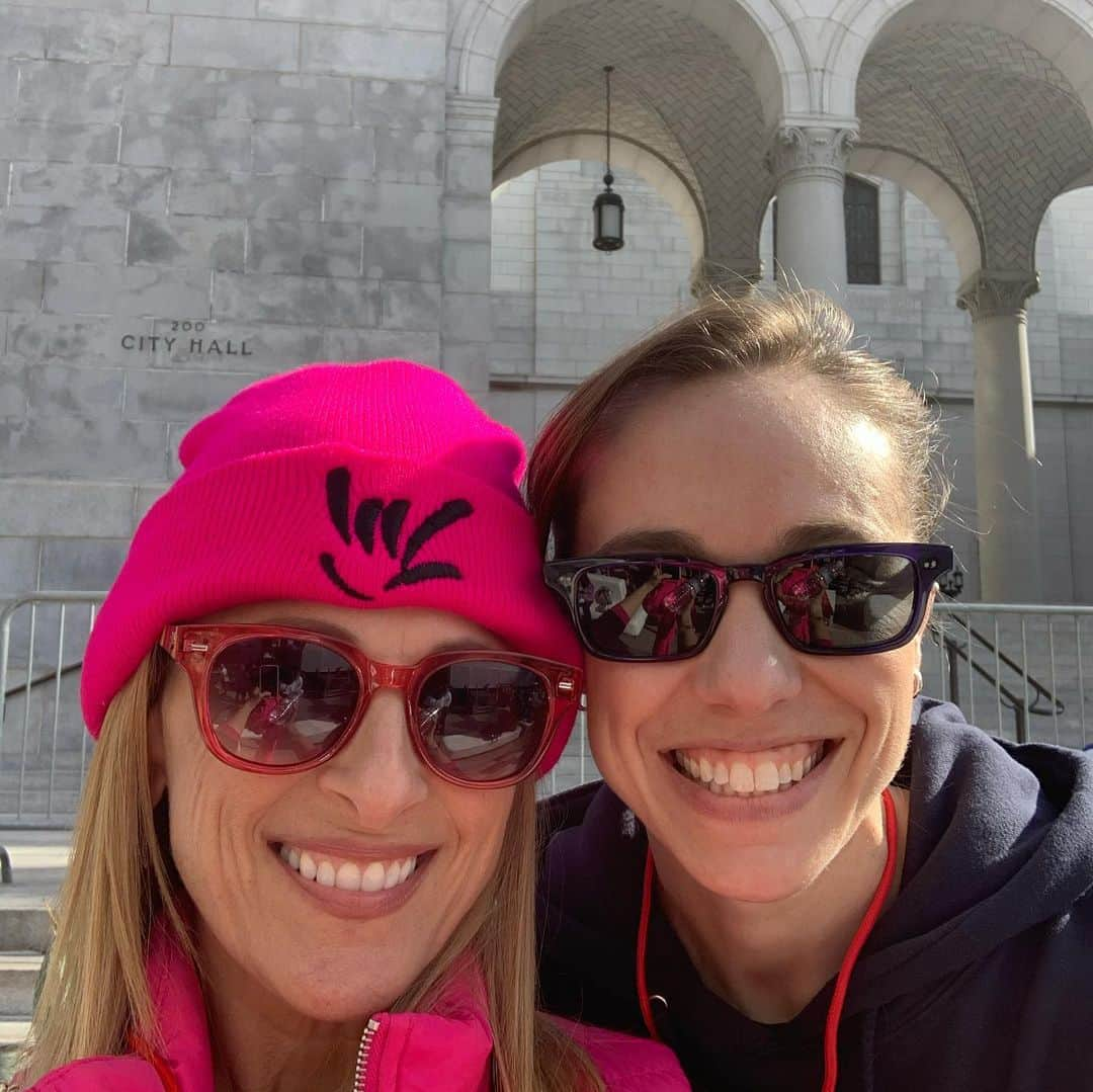 マーリー・マトリンさんのインスタグラム写真 - (マーリー・マトリンInstagram)「Speaking at the Los Angeles Women’s March today will be something I will never forget. #vote #womensrights #asl @liztannebaum @jennifersiebelnewsom @lea_thompson @rosannaarquette #francesfisher @womensmarch.losangeles @michellemmix @deena_katz 💜🤟💜🤟#isabelle #ella #sophia #jordansparks @nicoleleighyb 🤟🤟💜💜 #2020 @bellathorne」1月19日 11時25分 - themarleematlin