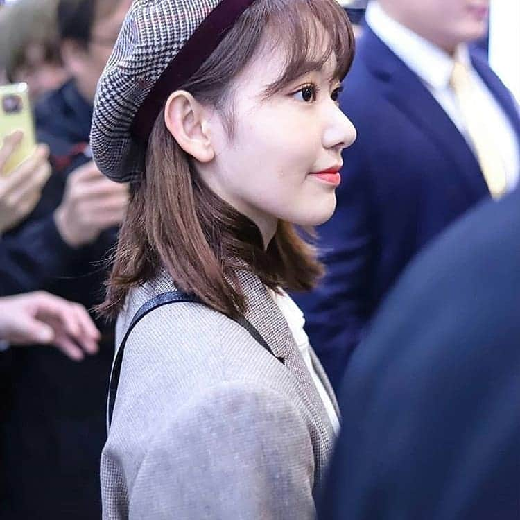 宮脇咲良さんのインスタグラム写真 - (宮脇咲良Instagram)「Sakura in GMP Airport- 170120  #sakuramiyawaki #sakuraizone #sakurahkt48 #izone #miyawakisakura」1月19日 11時37分 - mywkblossom