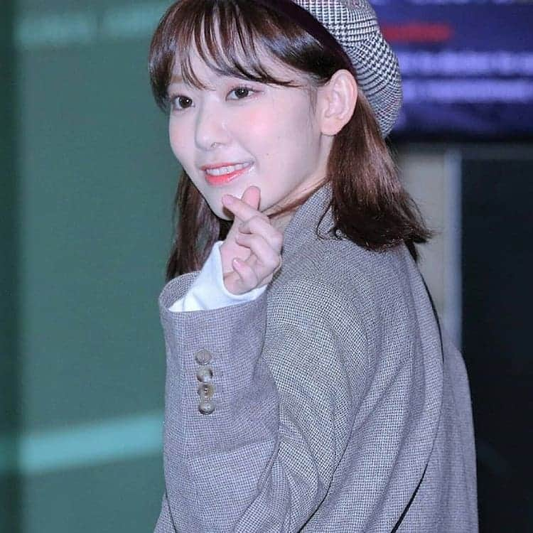 宮脇咲良さんのインスタグラム写真 - (宮脇咲良Instagram)「Sakura in GMP Airport- 170120  #sakuramiyawaki #sakuraizone #sakurahkt48 #izone #miyawakisakura」1月19日 11時37分 - mywkblossom