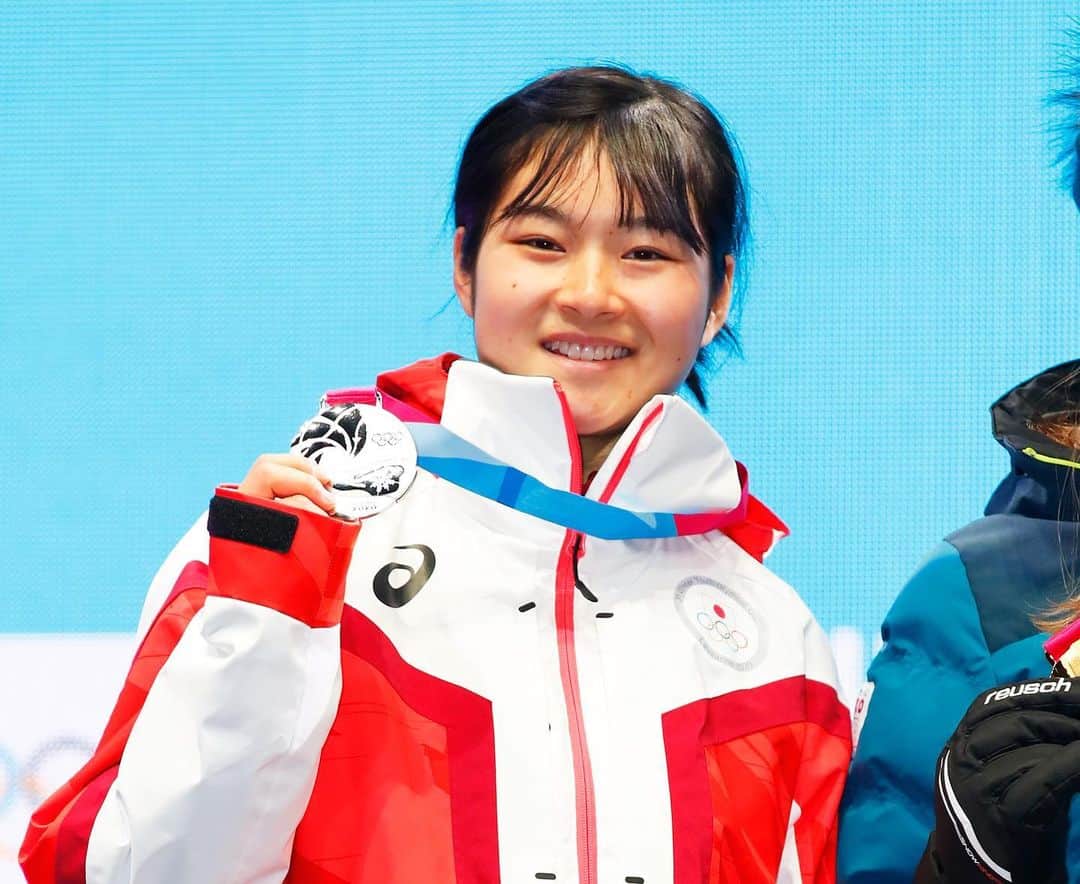 日本オリンピック委員会さんのインスタグラム写真 - (日本オリンピック委員会Instagram)「【#ユースオリンピック DAY10 （1/18）】 #ノルディック複合 女子個人で宮﨑彩音選手が銀メダルを獲得🥈メダルセレモニーでは山下泰裕JOC会長がIOC委員としてメダルを授与しました。 また、#スノーボード 女子スロープスタイルで浅沼妃莉選手が4位、奥山華波選手が5位、#ショートトラック 男子1000mで林康生選手が8位。#アイスホッケー 女子の予選ラウンド初戦で日本はチェコに4-1で勝ち、白星スタートとなりました🙌（写真：アフロスポーツ、フォート・キシモト、OIS/IOC） . #宮﨑彩音 #AyaneMiyazaki #NordicCombined #shorttrack #snowboard #icehockey . #Lausanne2020 #YouthOlympics #YouthOlympicGames #がんばれニッポン #TEAMNIPPON #japaneseolympiccommittee . 📷AFLOSPORT, PHOTO KISHIMOTO, OIS/IOC」1月19日 11時46分 - teamjapanjoc