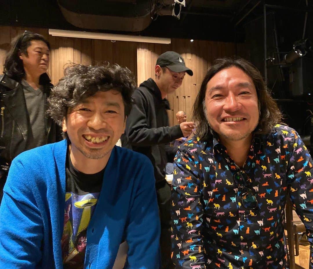 のインスタグラム：「イェーィ！ ナニワサリバンショー！いやー、みんな凄かったわ。朝まで飲んだったわ。 #fmcocolo #ナニワサリバンショー #サンコンjr  #リリーさん #おれの衣装を着た奥田民生 #ガッチュー #今日も楽しく #いってみよう #ガッタガタ松本」