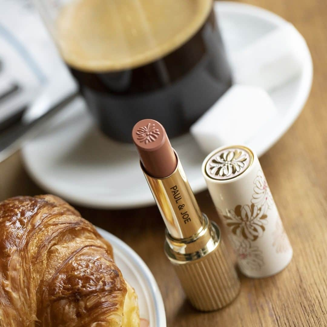 PAUL & JOE BEAUTEさんのインスタグラム写真 - (PAUL & JOE BEAUTEInstagram)「・ It’s a slow Sunday morning in Paris🇫🇷 We’re sipping on a café au lait and nibbling on a croissant before we grab our favorite nude lippie and hit the town💐・ ・ ■LIPSTICK N 315 / Le beau dimanche* *French for “Beautiful Sunday” Stylish nude beige・ ・ *Check your local markets for availability.・ ・  #PaulandJoe #paulandjoebeaute #ポールアンドジョー #lipstick #lipsticklove #new #nice #good #beautiful #beauty #instagood #リップスティック #リップ #新発売 #新色 #新色リップ #デパコス #春コスメ #リップワンダーランド #lipwonderland」1月19日 12時00分 - paulandjoe_beaute