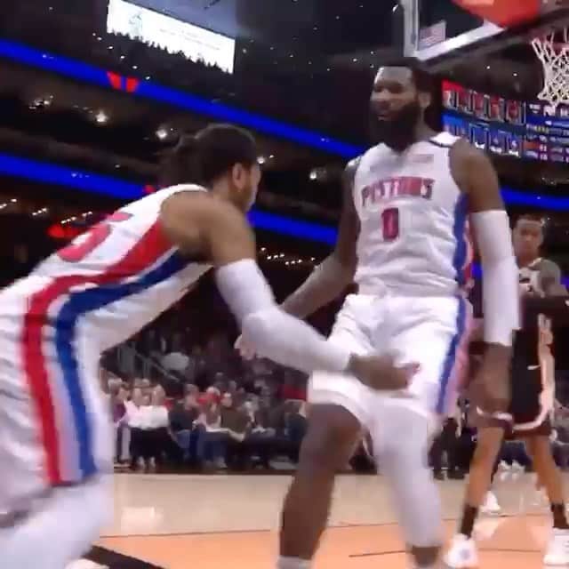 アンドレ・ドラモンドのインスタグラム：「Great team win tonight on the road!! On to the next—🦍🦍🦍 #detroitbasketball」