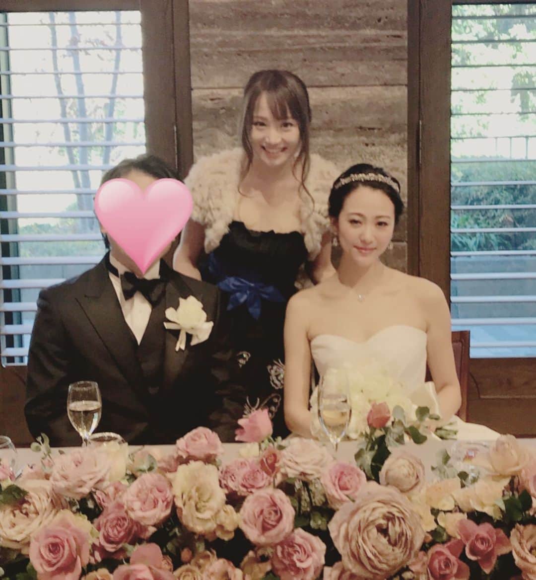 葵ゆりかさんのインスタグラム写真 - (葵ゆりかInstagram)「暖かくて愛に溢れる、本当に素敵な結婚式でした💒 さきちゃん、めちゃくちゃ綺麗だったなー♡ 結婚おめでとう♡🎉 #結婚式　#wedding #weddingdress #friends #congratulations」1月19日 12時24分 - yuriyuricchi